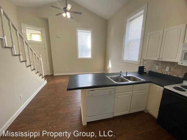 Building Photo - 2 br, 2 bath House - 2323A University Avenue