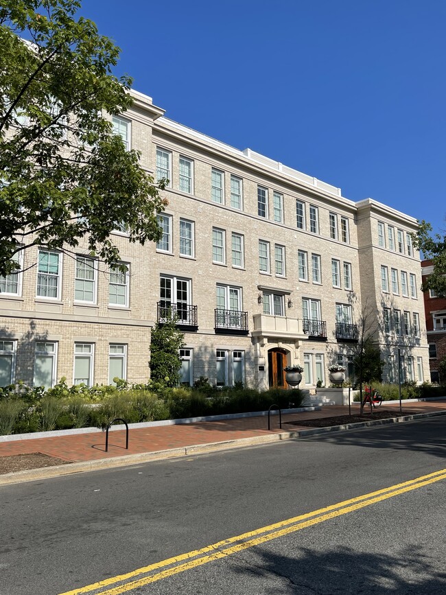 Building Photo - 300 8th St NE