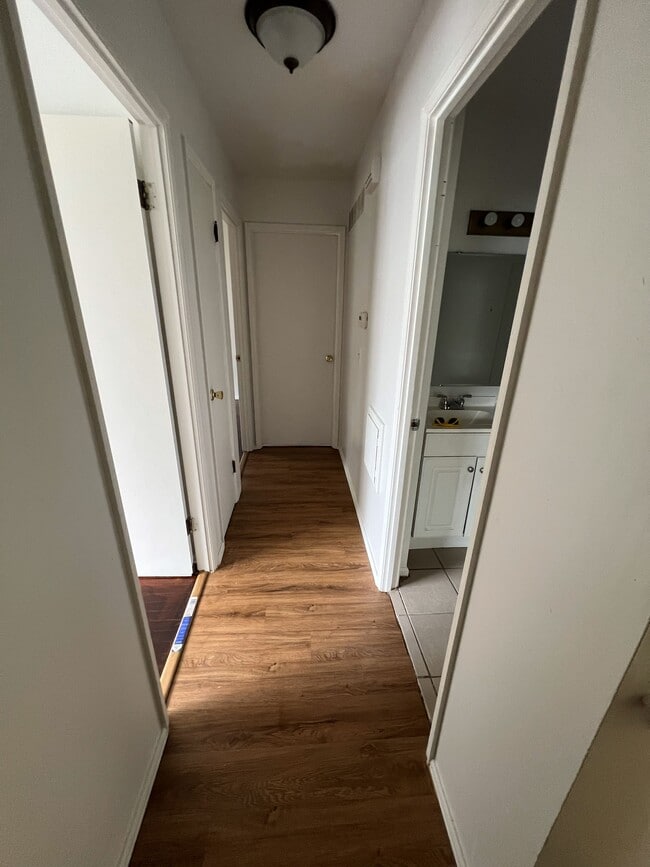 Building Photo - 1617 Somerset Shire Dr