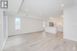 Building Photo - 2 REVERIE Wy