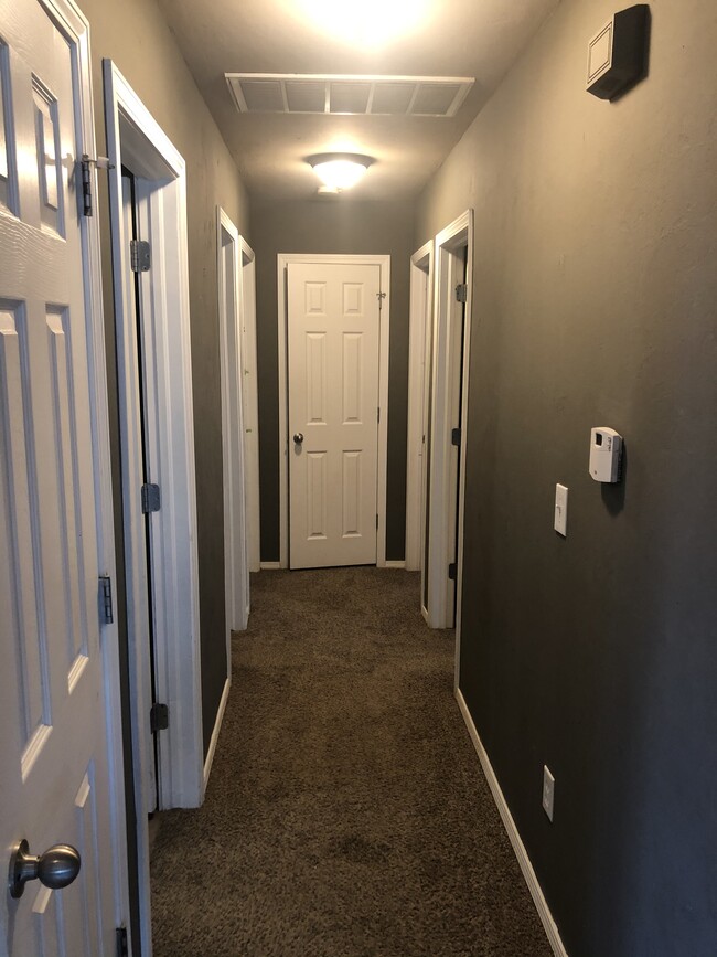 Building Photo - 520 S Castle Ridge Ln
