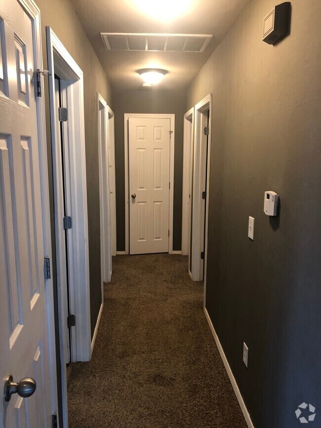 Castle Rock Apartments under 1,000 Mustang, OK 2 Rentals