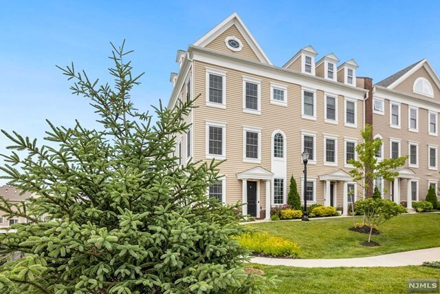 Building Photo - 127 Roosevelt Dr