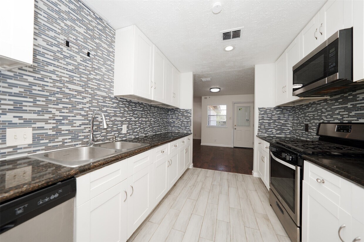 Building Photo - 5375 Little John Ln