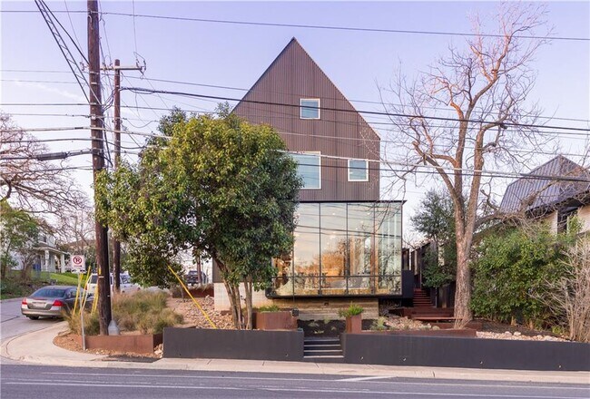 Building Photo - 2700 E 12th St