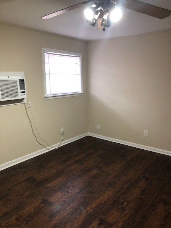 Building Photo - 2231 Forest Lake Dr