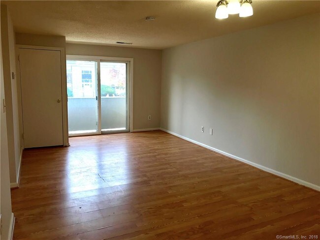 Foto del edificio - 3250 E Main St