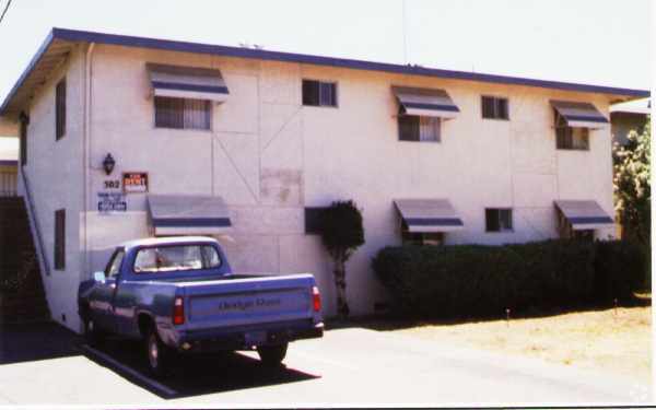 Building Photo - 502 S Willard Ave