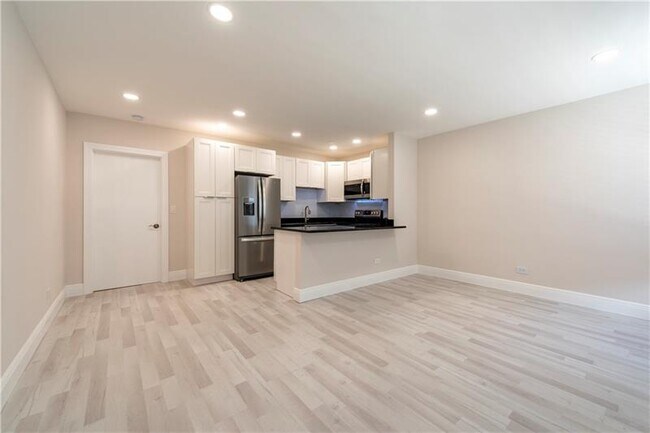 Foto del edificio - 628 NE 8th Ave