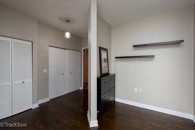 Building Photo - 1235 S Prairie Ave