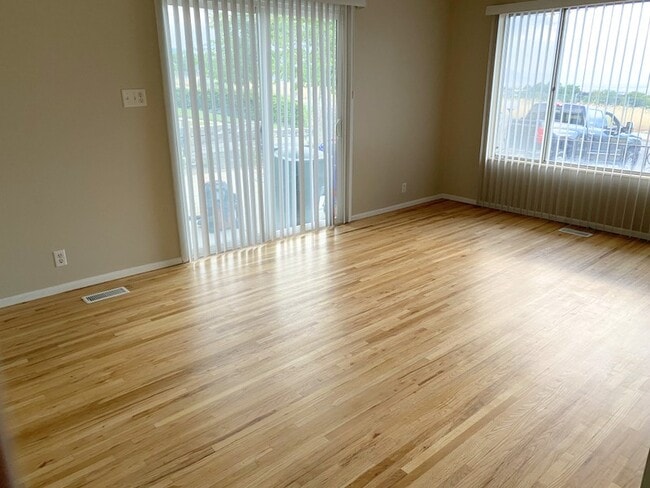 Building Photo - 2639 S 400 E