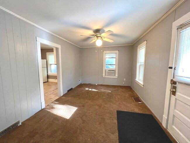 Building Photo - 159 S Commonwealth Ave