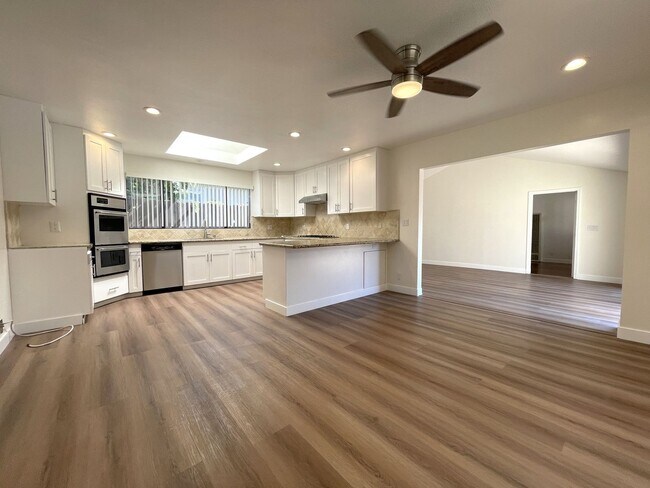Building Photo - Spacious 4-Bedroom Home in Granada Hills: ...