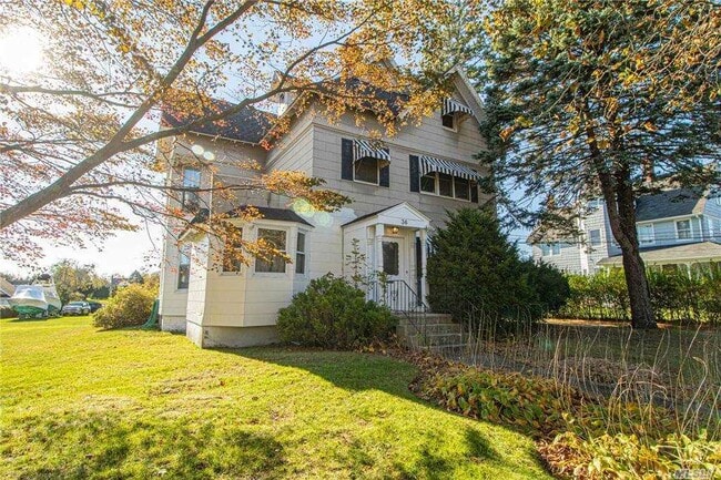 Building Photo - 36 Maple Ave