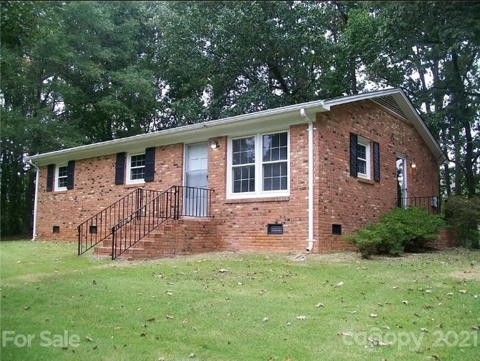 Primary Photo - 1975 Peace Rd