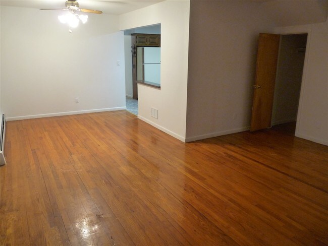 Building Photo - 169 W 51st St