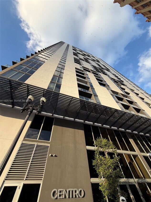 Foto principal - 151 SE 1st St