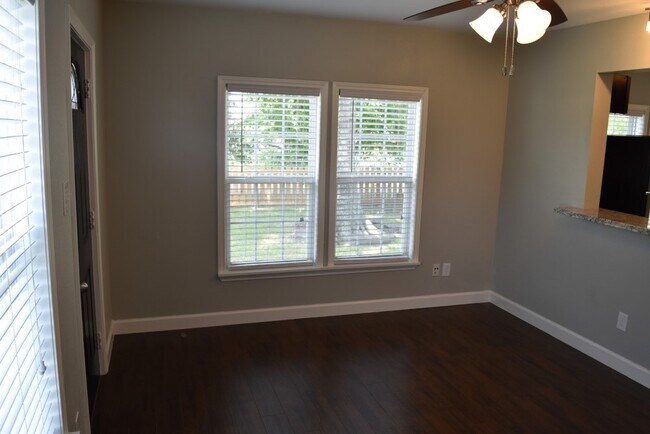 Building Photo - 1519 W 12th St