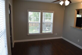 Building Photo - 1519 W 12th St