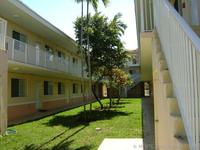 Foto del edificio - 2080 NE 167th St