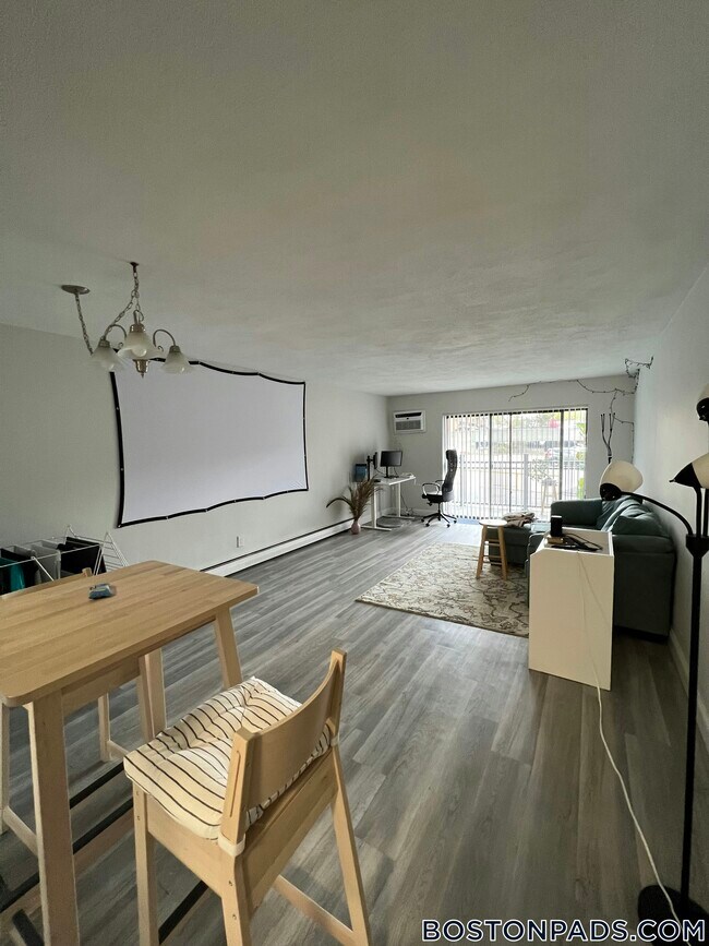 Foto del edificio - 24 Whites Ave