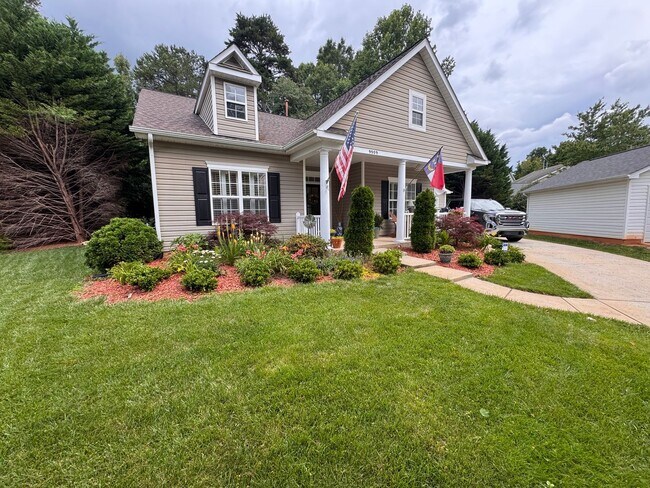 Building Photo - Charming Getaway