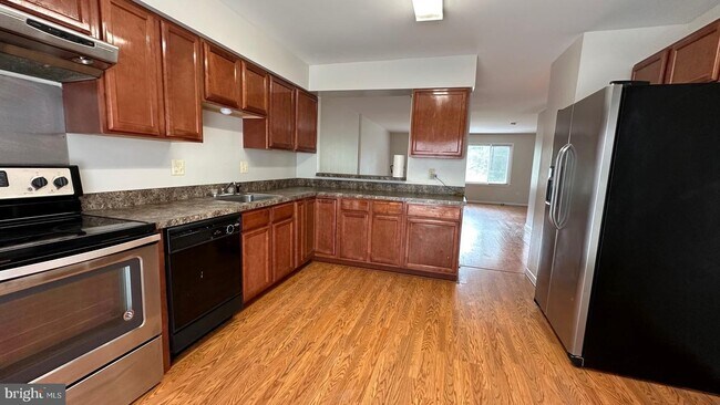 Building Photo - 210 Castleton Terrace