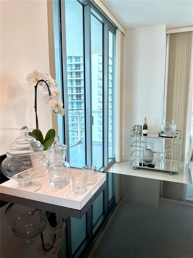 Foto del edificio - 79 SW 12th St