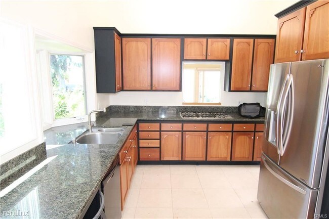 Building Photo - 4 br, 2.5 bath House - 316 Otero