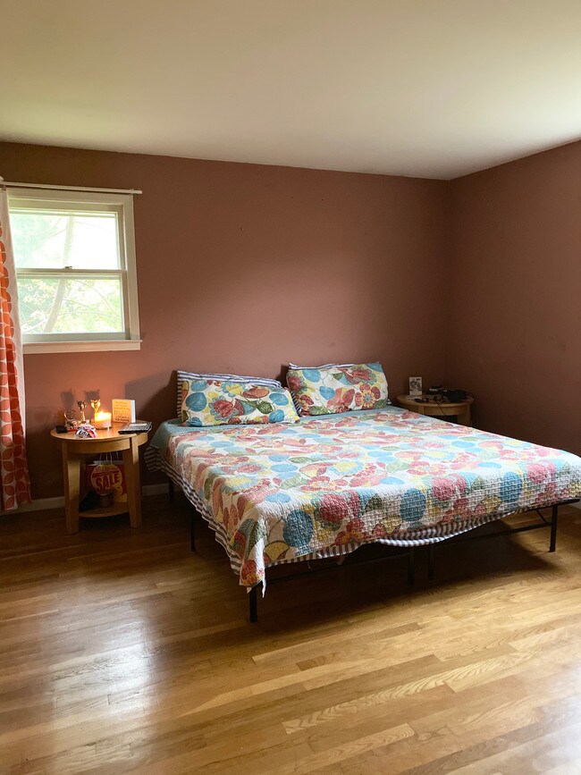 Foto del edificio - 429 Chestnut Cir W