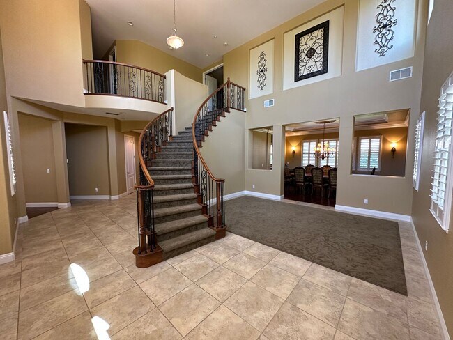 Building Photo - Beautiful Deer Ridge 4 Bed 3 Bath Home