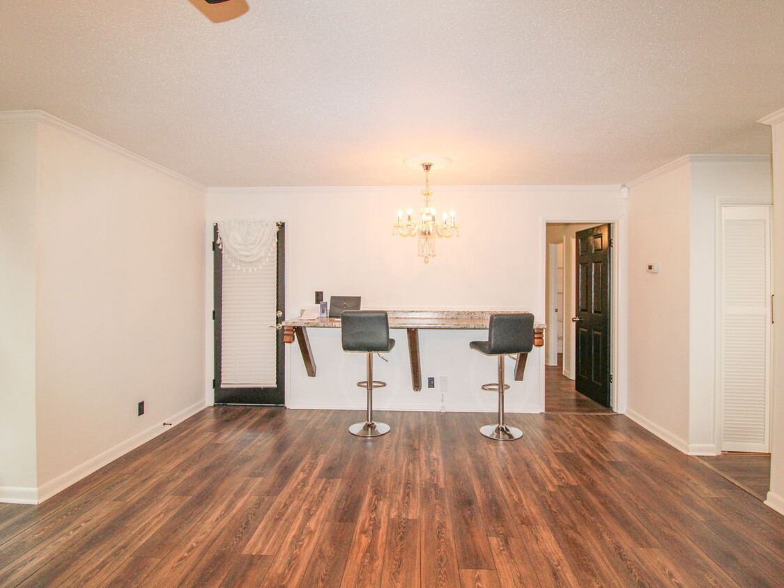 Foto principal - Nice condo is fantastic location!