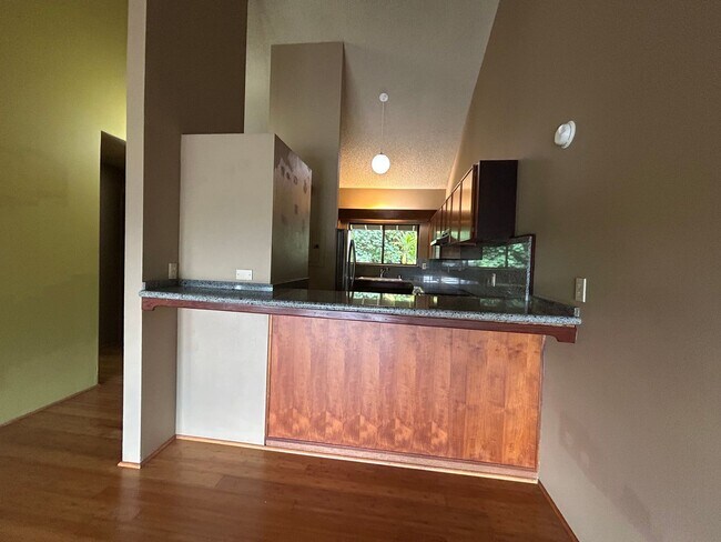 Foto del edificio - $3890/mo 3 bedroom  2 Baths - spacious, sp...