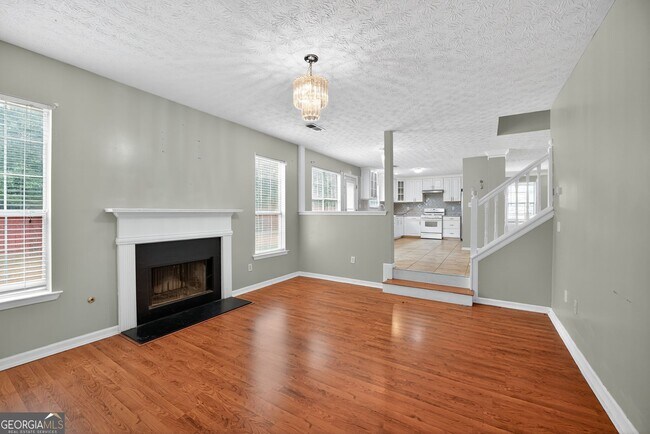 Foto del edificio - 245 Vaness Dr