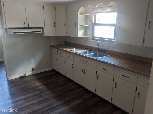 Building Photo - 4 br, 2 bath House - 722 Biermann St