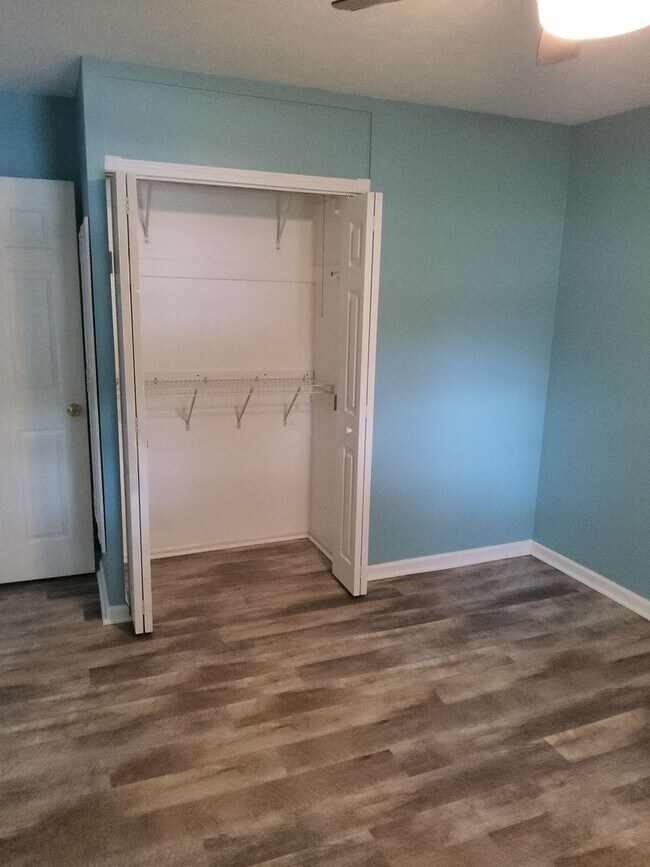Building Photo - 3 bedroom Ranch