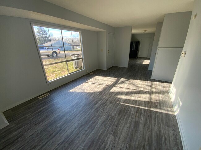 Building Photo - 903 Sunset Rdg