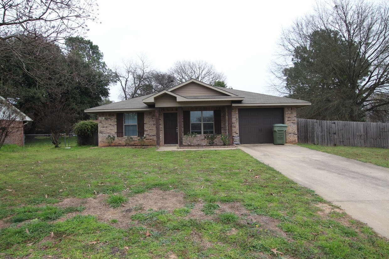 703 Kennedy St, Lindale, TX 75771 House Rental in Lindale, TX