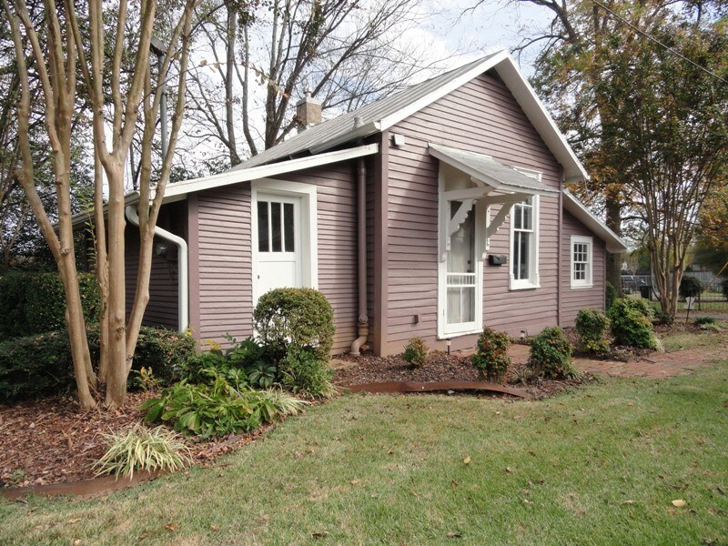 Primary Photo - 652 N Wood Ave