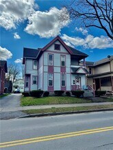 Building Photo - 70 Alexander St