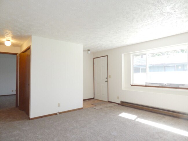 Foto del edificio - 3151 E 33rd/3152 E 32nd_