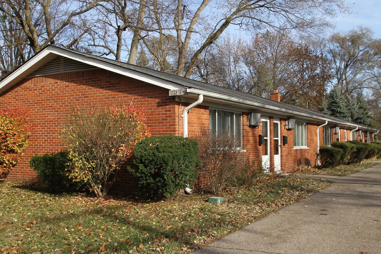 2328 Crooks Rd, Royal Oak, MI 48073 Apartments in Royal Oak, MI