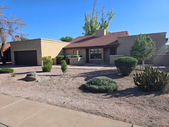 Photo - 1827 E Manhatton Dr House