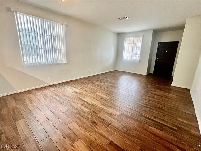 Foto del edificio - 1324 Sun Village Ave