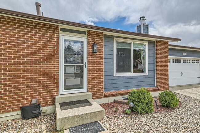 Foto del edificio - 4 Bedroom 2 Bath House In Louisville! Avai...