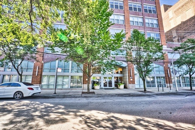 Front door - 933 W Van Buren St