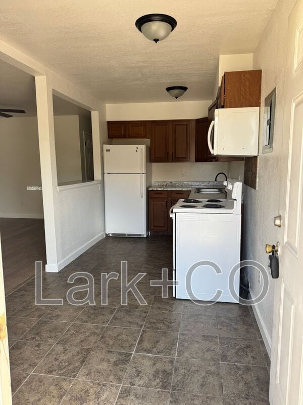 Building Photo - 3014 Mallard Dr