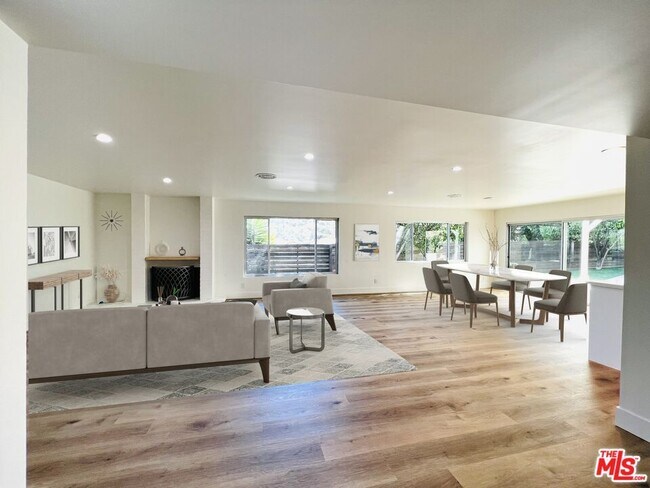 Building Photo - 3609 Sapphire Dr