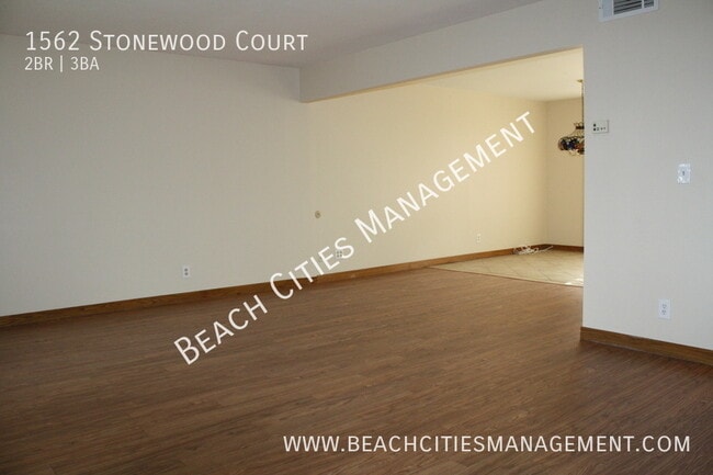 Building Photo - Charming 2 Bedroom 2.5 Bath Townhome Style...