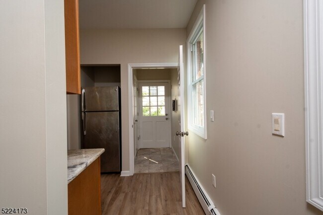 Foto del edificio - 214 Woodcliff Ave